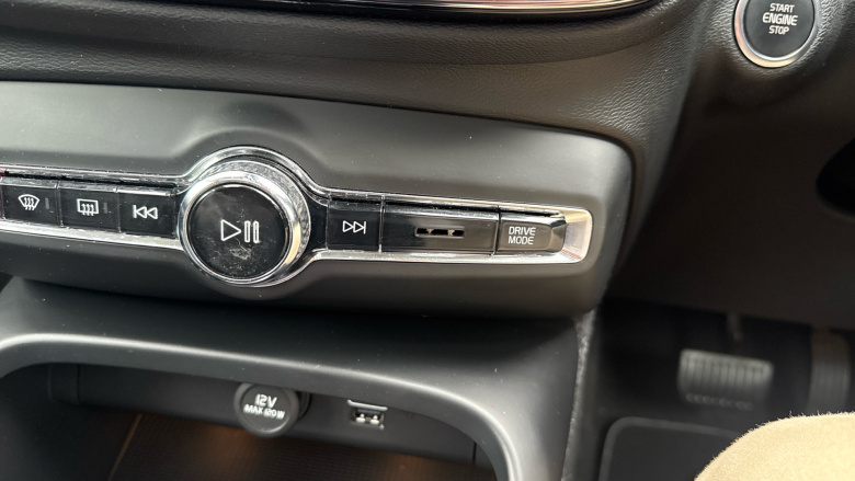 Volvo Xc40 2.0 T4 Inscription Pro 5dr AWD Geartronic Petrol Estate